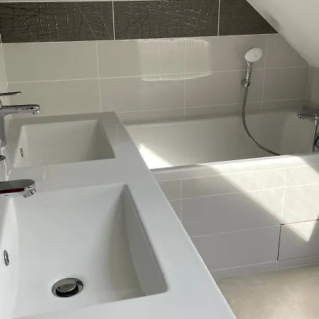 Maison Spacieuse Pres Du Mans Et Tours, Ideale Pour Famille, Avec Terrasse, Jardin Et Parking - Fr-1-410-425 Semesterbostad